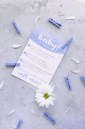 Miniatura 6 de Shower Games & Co. Juego de Don't Say Baby para niño con pinzas de madera natural para baby shower, juego de pines y lindo letrero de 5 x 7