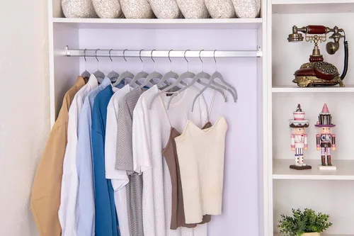 Miniatura 3 de Quality Hangers Perchas de plástico que no son de terciopelo para la ropa, juego de perchas resistentes para ropa, perchas para armario que ahorran