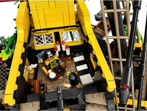 Miniatura 8 de LEGO Ideas Pirates of Barracuda Bay 21322 Kit de construcción, modelo de naufragio pirata con figuras de acción pirata para jugar y exhibir, hace un