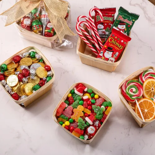 Miniatura 5 de Yerliker Juego de 10 mini cestas de madera para regalos, canastas pequeñas vacías de 4 pulgadas, lazos de bayas, bolsas transparentes para dulces
