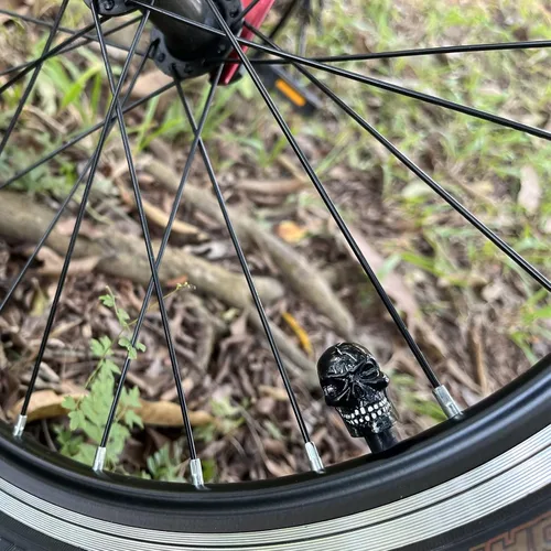 Miniatura 3 de Tapas de Llanta de Coche con Calavera Tapas de Rueda de Bicicleta Esqueleto Cubiertas de Vástago de Válvula de Aire para la Mayoría de Vehículos