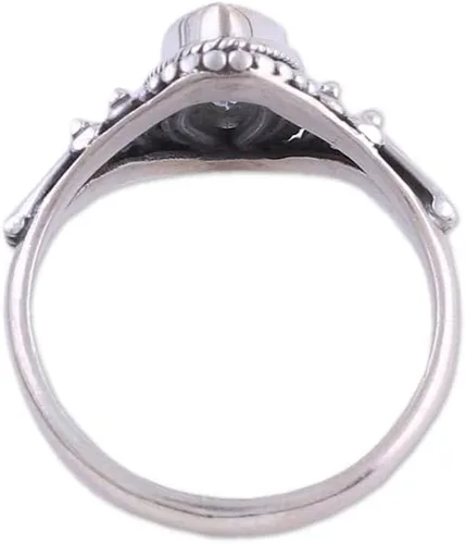 Miniatura 5 de NOVICA Anillo hecho a mano de plata de ley 925 con topacio azul de una sola piedra de la India, piedra natal de cóctel 'Morning Luxury
