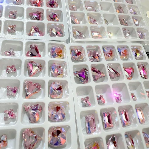 Miniatura 5 de 25 piezas de diamantes de imitación y dijes rosas para uñas, formas brillantes de mariposa y corazón, diamantes rectangulares y diamantes