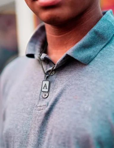 Miniatura 7 de Airrty Collar con colgante de letra A-Z con inicial para hombres y mujeres, chapado en plata de ley, collares de letras para hombres, caja cuadrada
