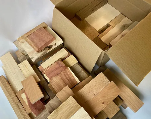 Miniatura 3 de Cajas de tablas de desechos sobrantes.