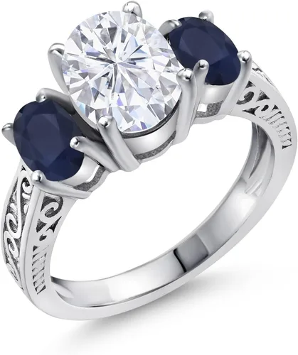 Gem Stone King Anillo de plata de ley 925 con moissanita blanca y zafiro azul de 3 piedras para mujer (3.21 quilates, disponible en tallas 5, 6, 7,