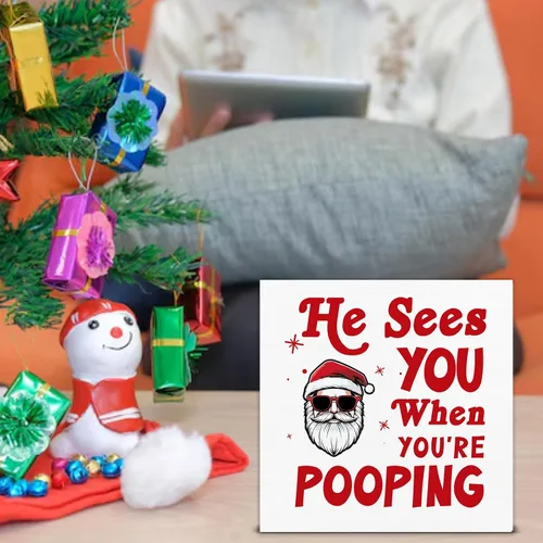 Miniatura 6 de Decoraciones de Baño para Navidad, Letrero "Él te ve cuando estás haciendo caca" 12.7 x 12.7 cm, Decoración divertida de Navidad
