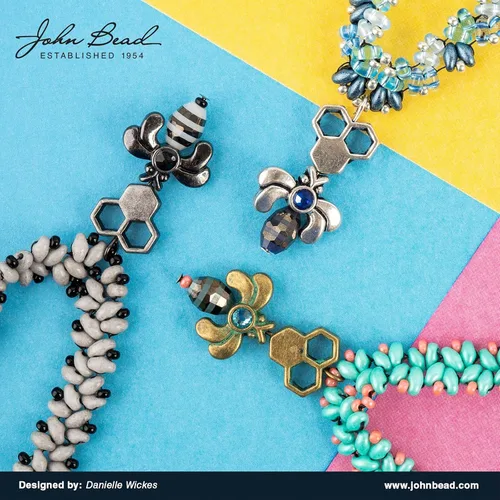 Miniatura 3 de John Bead Hilo de cuentas de 5 pulgadas en forma de panal y abejas en blanco y negro con detalles de bronce
