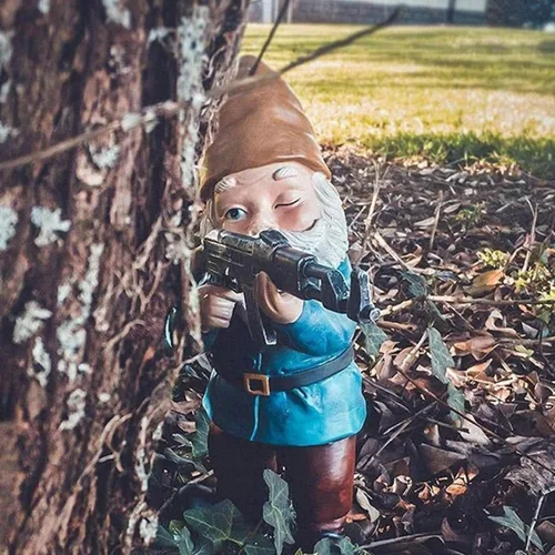 Miniatura 12 de nezababy Gnomos militares de jardín con pistolas, divertidos gnomos del ejército, estatuas para exteriores, escritorio travieso, decoración de patio