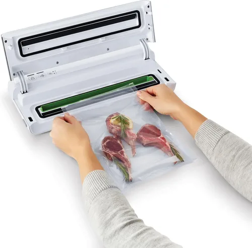 Miniatura 6 de FoodSaver Bolsas selladoras al vacío de ajuste personalizado, almacenamiento hermético de alimentos y rollos Sous Vide, sin BPA, 11 x 16 pies