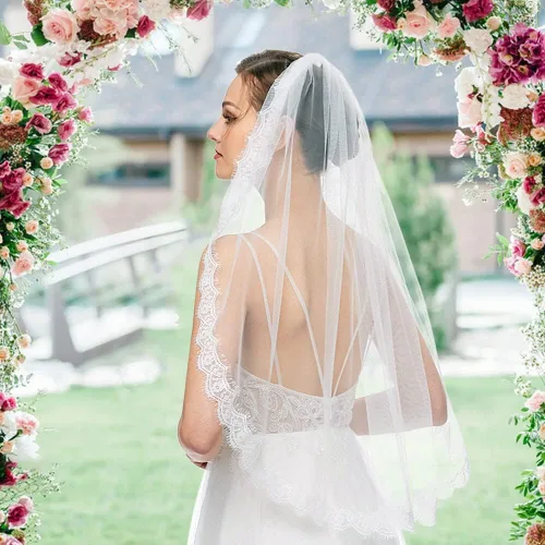 Miniatura 4 de Velo de novia de una sola capa, borde de encaje, velo de novia beige con peine de metal para boda, despedida de soltera, fiesta, 35.4 pulgadas