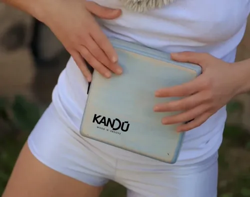 Miniatura 7 de El Kandu Mashbox es el primer agitador de batería portátil, pequeño Cajon diseñado para satisfacer las necesidades de todos los percusionistas