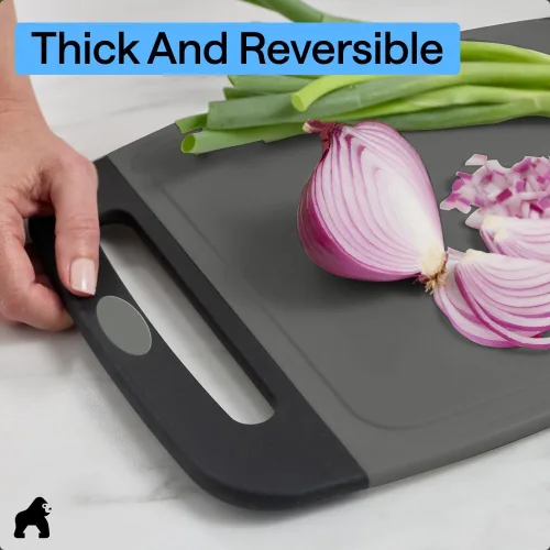 Miniatura 7 de GORILLA GRIP Juego de 3 tablas de cortar de cocina reversibles sin BPA, diseñadas en Estados Unidos, no porosas, ranuras para jugos atrapan Gris