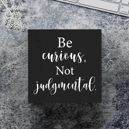 Miniatura 4 de mmiishe Letrero de madera inspirador decorativo motivacional con texto en inglés «Be Curious Not Judgmental», caja de madera para el hogar