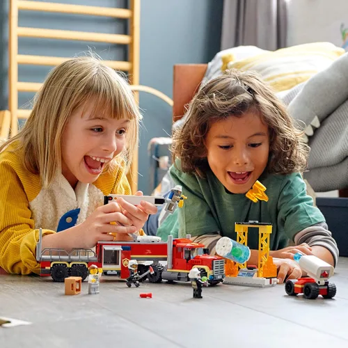 Miniatura 3 de LEGO City Fire Command Unit 60282 Kit de construcción; divertido juego de construcción de juguete de bombero para niños, nuevo 2021 (380 piezas)