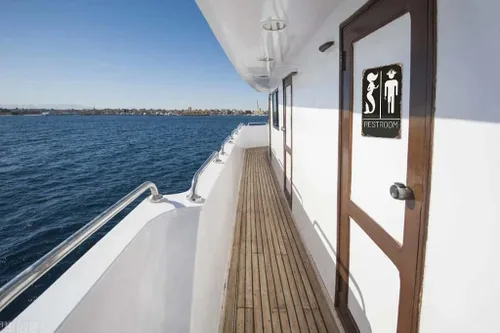Letrero náutico para baño, decoración temática de pirata y sirena para baños inspirados en la playa y el océano, divertido letrero de baño, 12 x 8