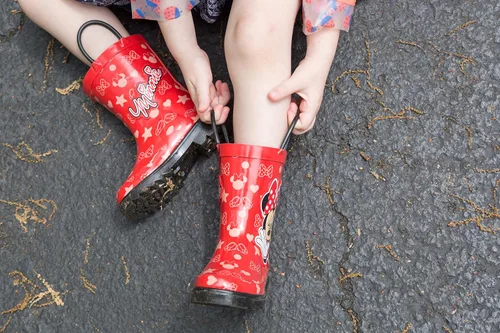 Miniatura 6 de Disney Mickey Mouse Botas de lluvia de goma azul para niños impermeables fáciles de poner tallas para niños pequeños y niños pequeños