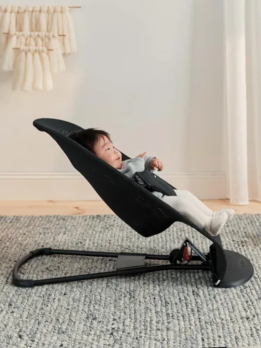 Miniatura 5 de BabyBjörn Bouncer Bliss, Marco Negro, Malla, Asiento de Góndola Ajustable 2 en 1 para Bebé y Silla para Niño Pequeño, de Recién Nacido a Niño