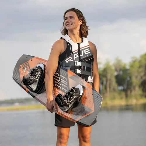 Miniatura 3 de RAVE Sports Paquete de wakeboard y fijaciones de estilo libre con botas Striker Naranja