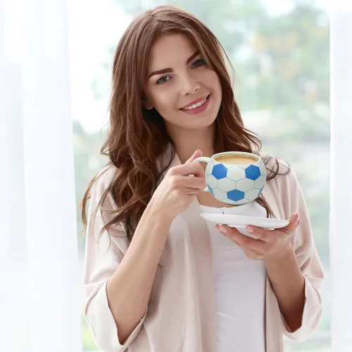Miniatura 4 de Taza de fútbol de cerámica de 13.5 onzas, tazas de fútbol para té caliente, capuchino, moca, cacao, blanco para el día de Navidad (azul)