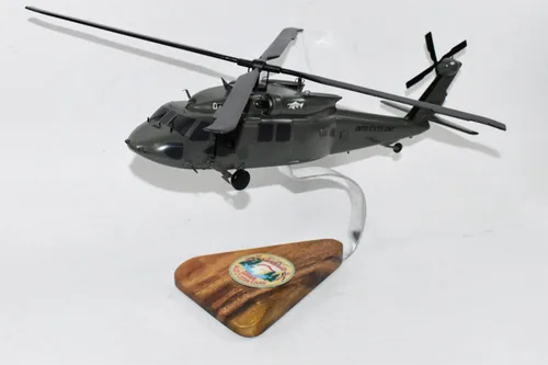 Miniatura 2 de Sikorsky® UH-60 Black Hawk 2-211º Regimiento de Aviación, modelo a escala de caoba de 16