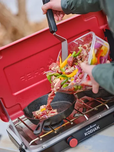 Miniatura 4 de Camp Chef Mountain Series Kodiak - Estufa de campamento de dos quemadores de alta potencia - La tapa funciona como cortavientos - Estufa de cocina