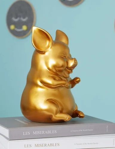 Miniatura 3 de HAUCOZE Alcancía para monedas, estatua de cerdo, escultura moderna, decoración del hogar, dormitorio, arte, regalo, poliresina, oro, 8.3 pulgadas