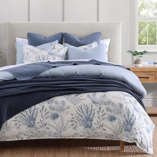 Miniatura 19 de HiEnd Accents Dalia - Juego de edredón de lino de 3 piezas, tamaño King, juego de ropa de cama floral azul claro, estampado botánico de flores