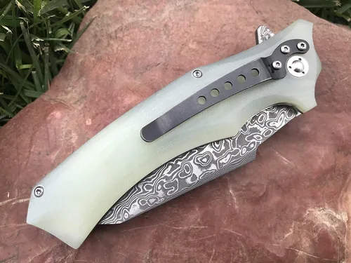 Miniatura 5 de TACTICAL GEARZ Cuchillo de bolsillo de acero de Damasco, hoja de acero de Damasco de 67 capas múltiples y núcleo VG10, mango G10, incluye funda