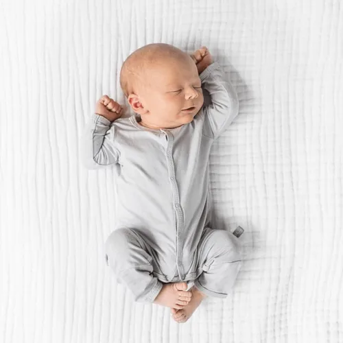 Miniatura 7 de KYTE BABY Mameluco suave unisex con cierre a presión, 97% rayón hecho de bambú, 3% elastano