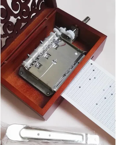 Miniatura 2 de FnLy Caja musical de madera tallada vintage de 30 notas, caja de regalo de música con manivela de mano, crea tu propia melodía musical Nota Sy-30