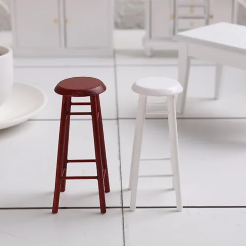Miniatura 5 de Juego de 2 taburetes altos en miniatura, accesorios de muebles para casa de muñecas, taburetes de bar de plástico marrón para decoración de mini