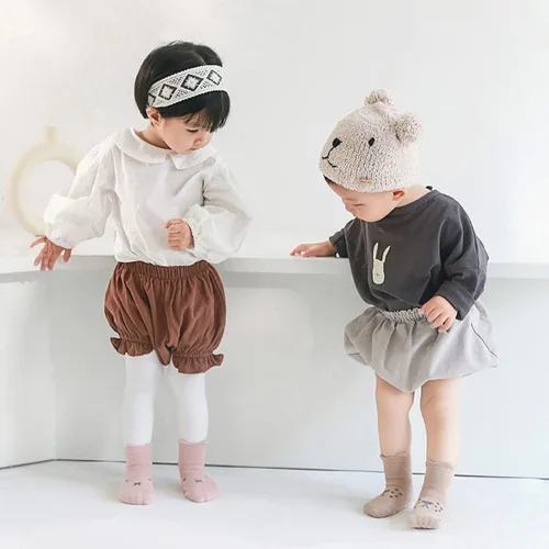 Miniatura 6 de Tatibana Calcetines antideslizantes para bebé, 5 pares de calcetines antideslizantes para niños pequeños, calcetines de dibujos animados para bebés