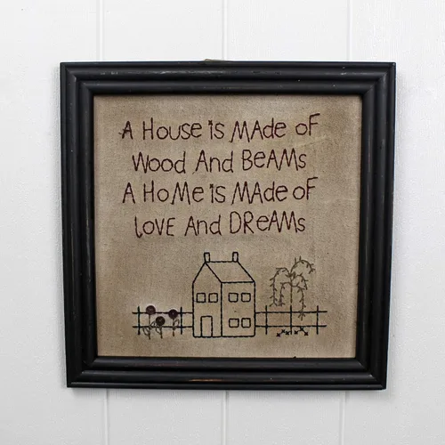 Miniatura 2 de CVHOMEDECO. Primitives Antique A house is made of wood and beams, A home is made of love and dreams, marco de costura montado en la pared, arte