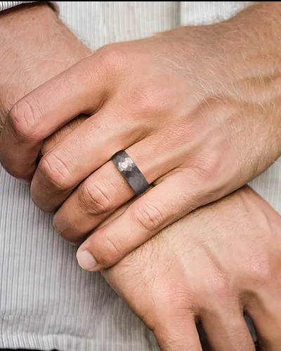 Miniatura 4 de Three Keys Jewelery - Anillos de tungsteno martillado para hombres y mujeres, 0.157pulgadas, 0.236pulgadas, 0.315pulgadas, negro cepillado, alianza