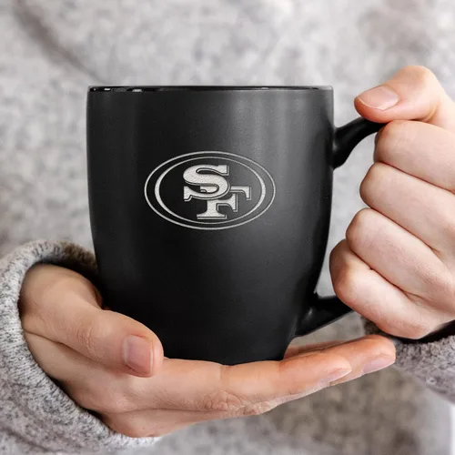Miniatura 2 de Rico Industries Taza Bistro Mate Negra de Fútbol Americano NFL de 15 onzas - Para Bebidas Calientes o Frías - Logotipo del Equipo Grabado para una