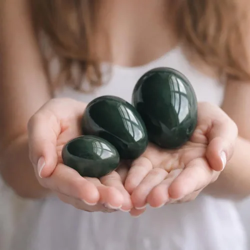 Miniatura 2 de Juego de 3 huevos de piedra de jade nefrita - Grandes, medianos y pequeños Piedra natural pulida a mano lisa perforada a mano con cuerda, cepillo