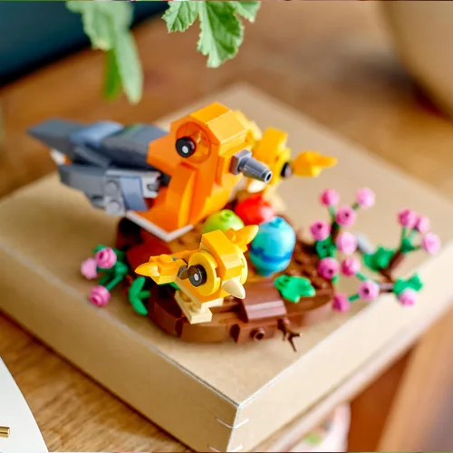 Miniatura 4 de LEGO Kit de juguetes de construcción de nido de pájaro, exhibición de temporada para una mesa o estante, construcción divertida para niños de 9 años