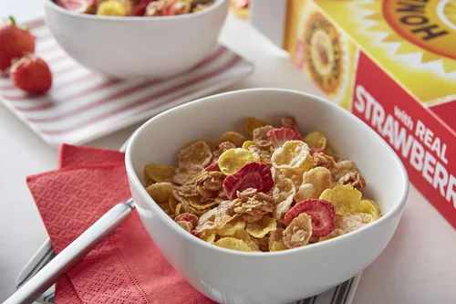 Miniatura 6 de Honey Bunches of Oats Strawberry, saludable para el corazón, bajo en grasa, hecho con cereales integrales, 11 onzas (paquete de 3)