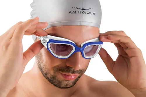 Miniatura 13 de AqtivAqua DX - Gafas de natación con visión amplia para adultos, hombres y mujeres, antiempañamiento y sin fugas Gafas blancas y azules + estuche