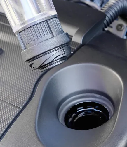 Miniatura 3 de M31 Embudo de aceite sin derrames de ajuste directo compatible con Volkswagen y Audi