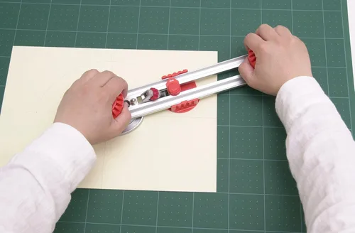 Miniatura 7 de NT Cutter Cortador de tablero ovalado y circular de 45 grados, 1 cortador (OL-7000GP), rojo