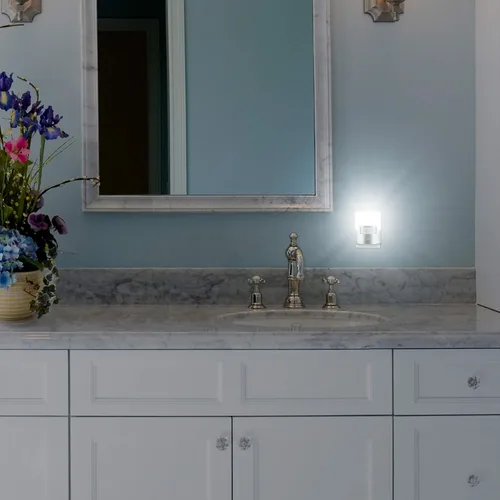 Miniatura 7 de GE - Luz nocturna LED con sensor de movimiento, enchufable a la pared, 40 lúmenes, blanco suave, certificada UL, eficiencia energética, luz nocturna