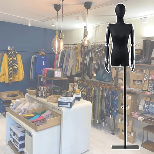 Forma de vestido de maniquí negro ajustable con cabeza, torso femenino mediano para tienda de ropa y escaparate, elegante forma de medio cuerpo con