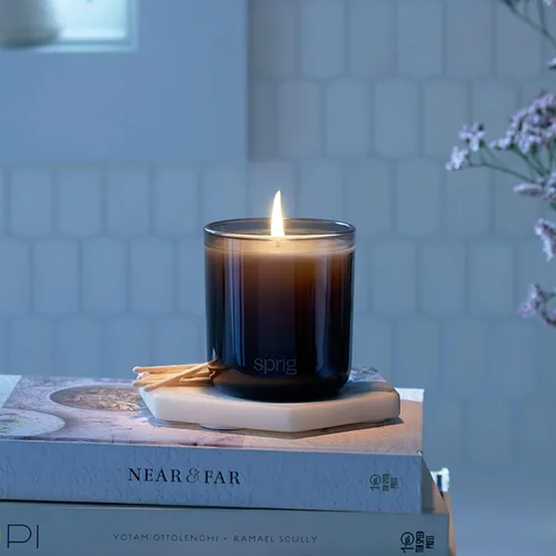 Miniatura 4 de Sprig by KOHLER - Vela de aromaterapia para dormir con lavanda y vainilla, cera de soja 100% natural, aroma relajante y pacífico, regalo