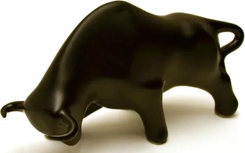 Miniatura 10 de Toro de escultura de cerámica hecho a mano y pintado a mano. Figura decorativa (tamaño pequeño 9.45 x 5.51 x 3.94 pulgadas) (negro mate)