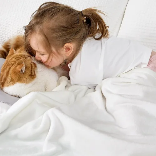 Miniatura 2 de Bedsure GentleSoft Bedding Manta de Vellón para Niñas y Niños - Mantas Pequeñas Suaves, Acogedoras y Bonitas para Viajes, 43x55 Pulgadas, Blanco