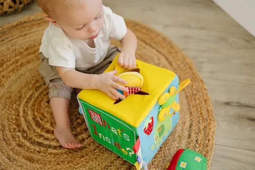 Miniatura 2 de Genius Baby Toys Caja de regalo y juego original de sorpresa, bordado a mano con 8 juguetes sensoriales y táctiles de felpa para bebés, cubo