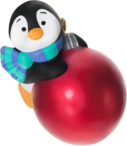 Miniatura 8 de Hallmark Keepsake Adorno de Navidad en miniatura de 1 pulgada 2023, pingüinos pequeños, una corona de bienvenida miniatura, regalos para ella