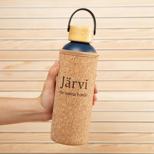 Miniatura 5 de Jarvi La Botella de Sauna - 18 oz / 550 ml Agua Fría como el Hielo y Fresca al Tacto incluso en Saunas Calientes - Capa Exterior de Corcho Natural x